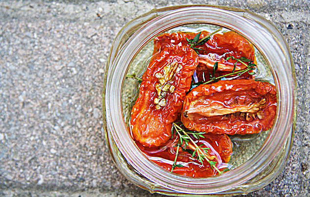 How to Make Sun-Dried Tomatoes (Fast!) In the Oven – Garden Betty