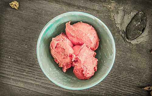 Instant Strawberry Frozen Yogurt - TheMessyBaker.com