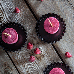 Raspberry Maple Frozen Yogurt Pops - TheMessyBaker.com