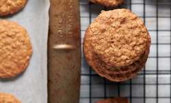 Crispy Oatmeal Cookies that taste like Hobnobs