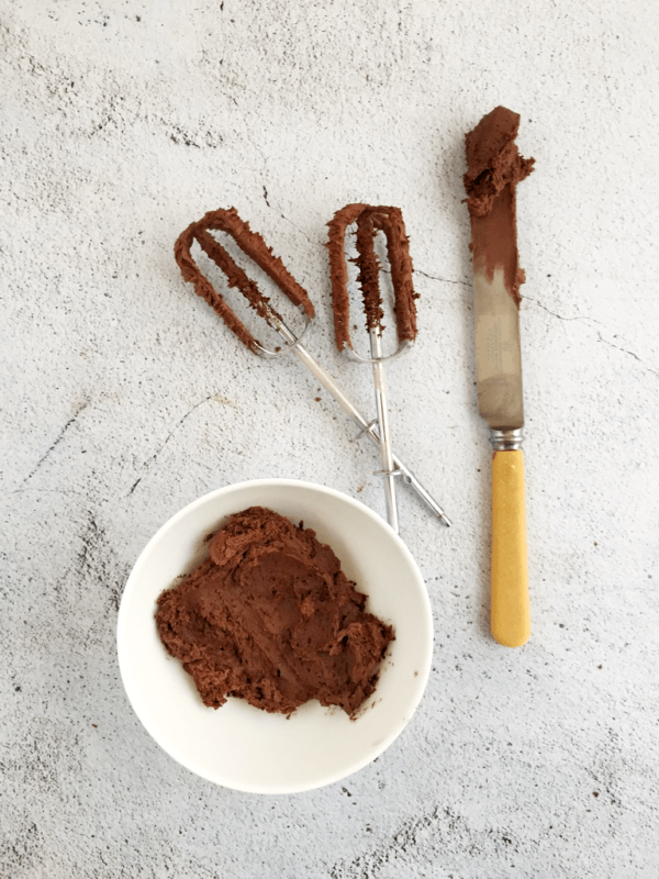 Easy Chocolate Buttercream Icing