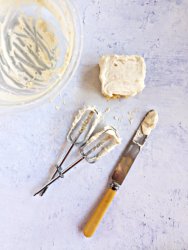 Easy Vanilla Buttercream Icing