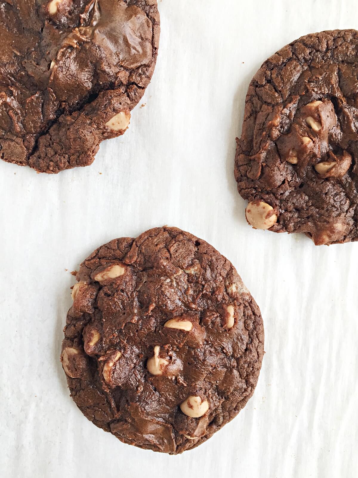 Chewy Salted Brownie Cookies